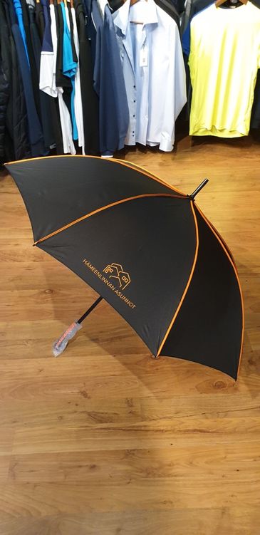 Sateenvarjo logolla